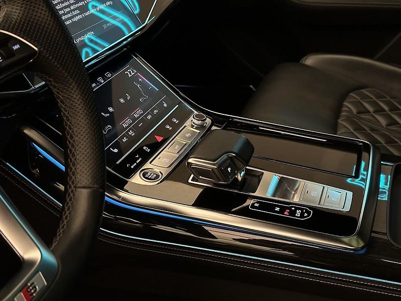 Audi Q8 (2021) S-Line 55 TFSI Quattro 250 kW  - fotka 9 z 33