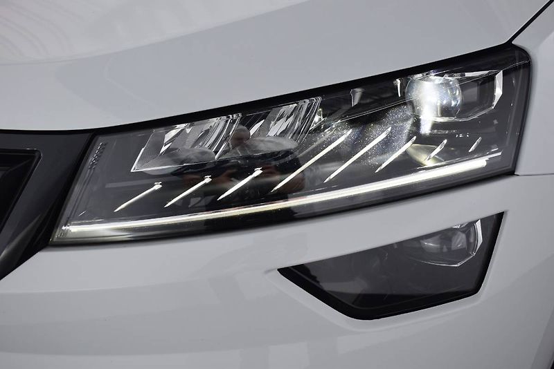 Škoda Karoq (2022) Sportline 1.5TSI 110kW DSG - fotka 27 z 28