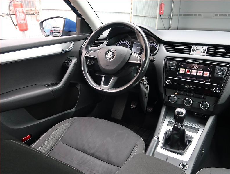 Škoda Octavia (2017) 1.6 TDI, Tempomat - fotka 7 z 17
