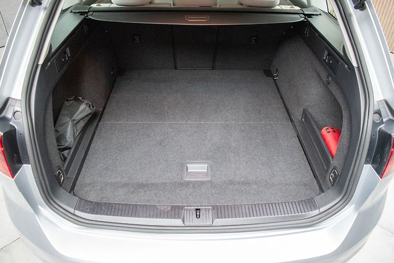 Volkswagen Passat 2.0 TDI ELEGANCE*ACC*ČR*1.MAJ - fotka 36 z 40