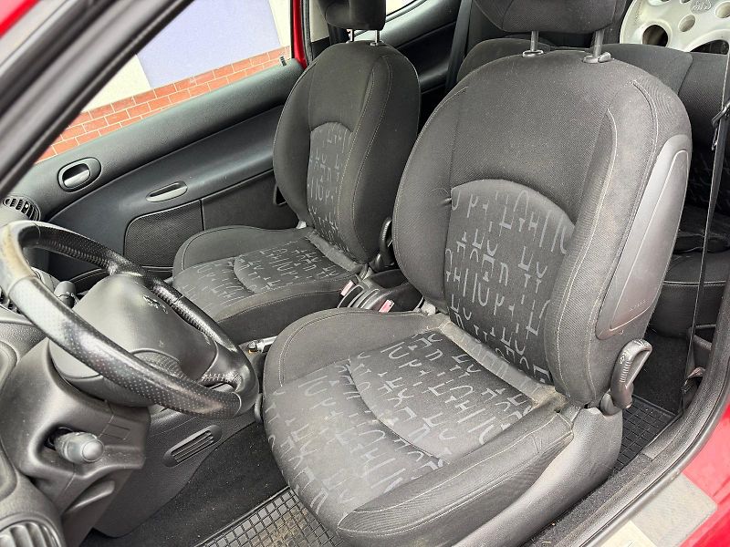 Peugeot 206 1,4i / 55 kW / sada pneu  - fotka 11 z 21