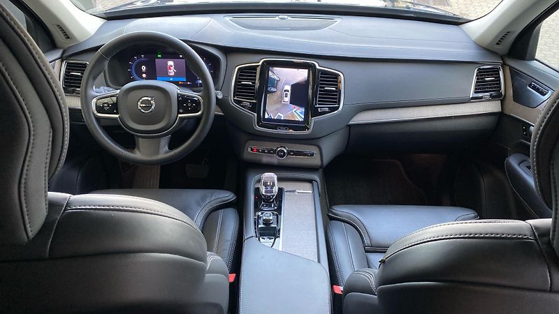 Volvo XC90 PLUS BRIGHT, B5 AWD, 173+10 kW - fotka 13 z 38