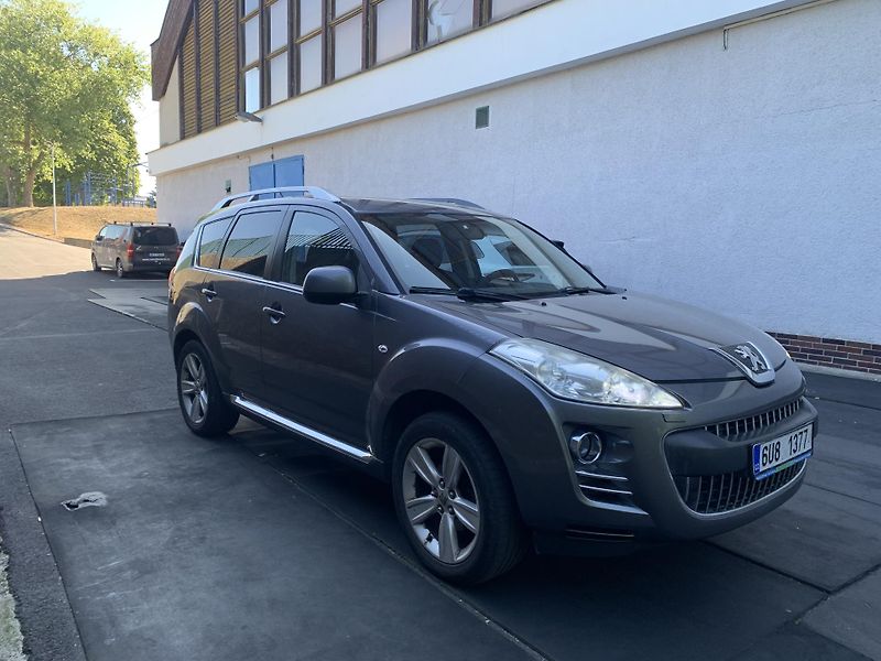 Peugeot 4007 (2009) - fotka 3 z 7