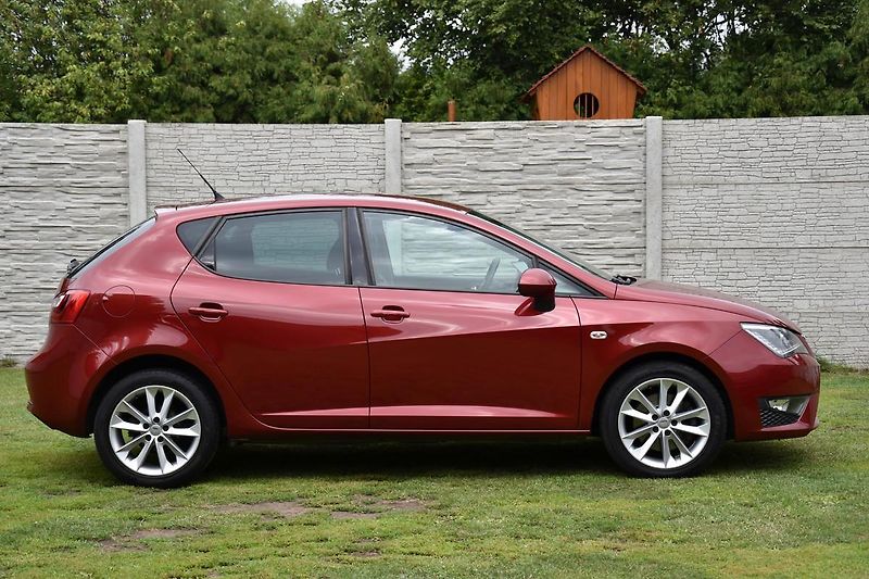 Seat Ibiza FR 1.6 TDi CR,XENON,KŮŽE,FACE - fotka 2 z 47