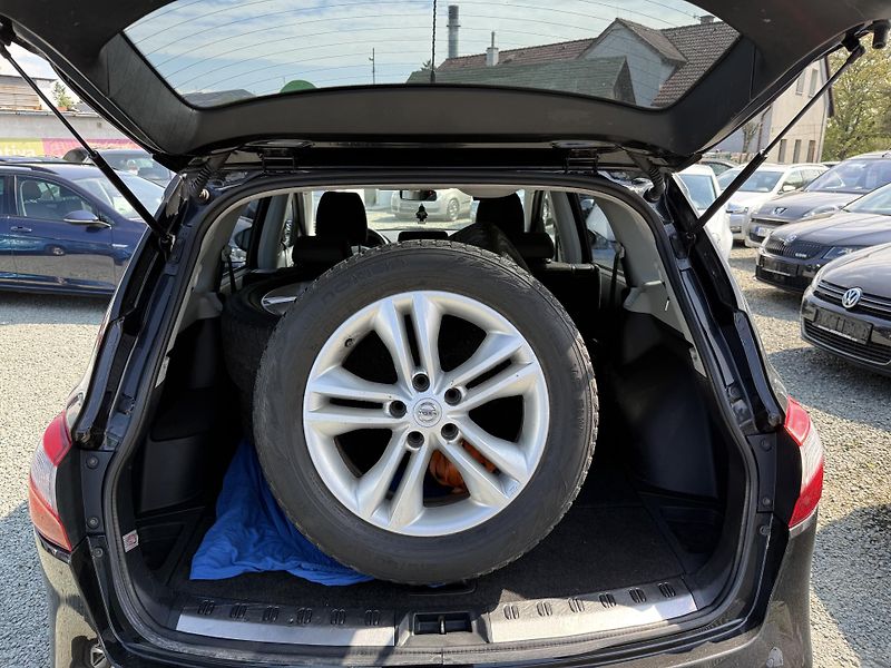 Nissan Qashqai 1.6 DCI 4x4 7 MÍST - fotka 12 z 13