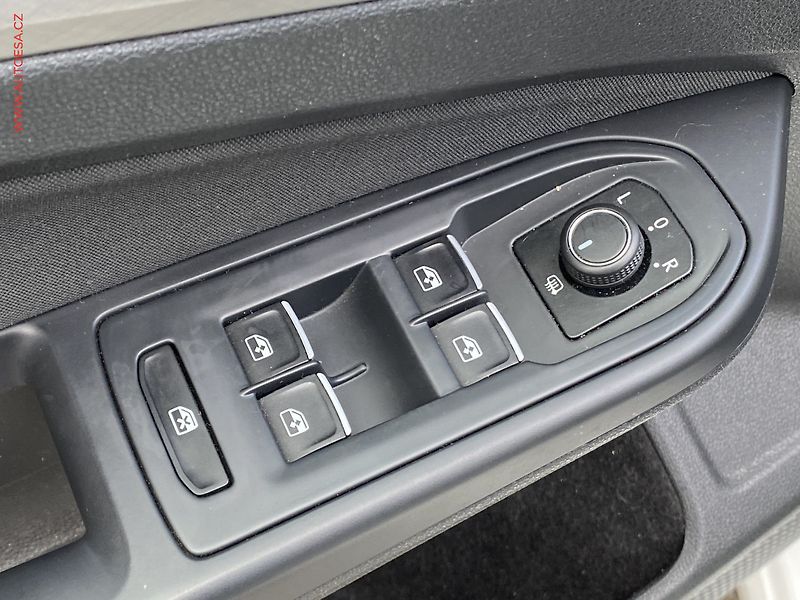 Volkswagen Golf (2020) 1.0TSi, ČR, Life, LED - fotka 11 z 18
