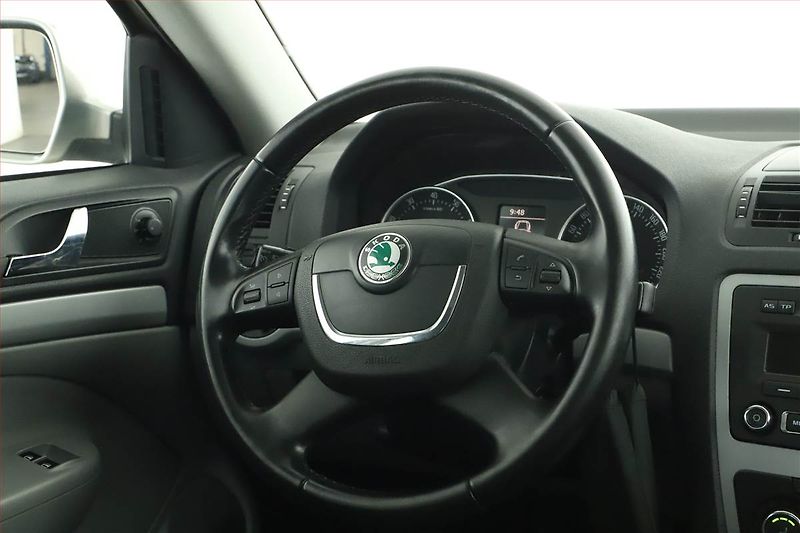 Škoda Octavia (2012) 1.4 TSI, Serv.kniha, Xenony - fotka 12 z 15