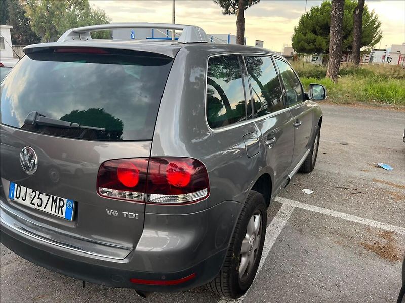 Volkswagen Touareg 3,0 TDi 165kw Tiptronic bez ko - fotka 3 z 10