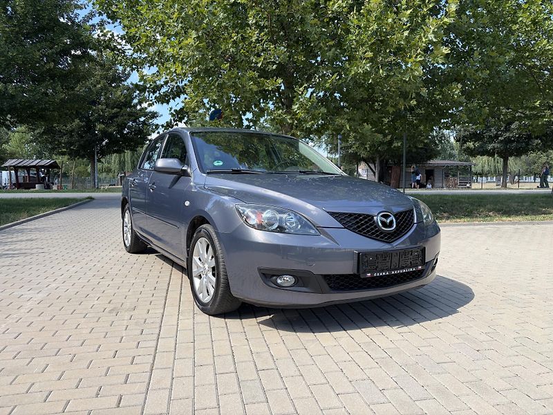 Mazda 3 2.0 Sport Active - fotka 15 z 31