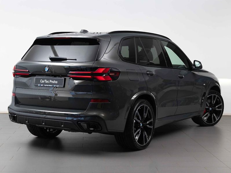 BMW X5 xDrive30d - fotka 3 z 7