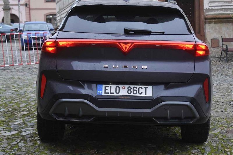 Cupra Terramar vyhoví rodinám i díky příjemným jízdním vlastnostem.