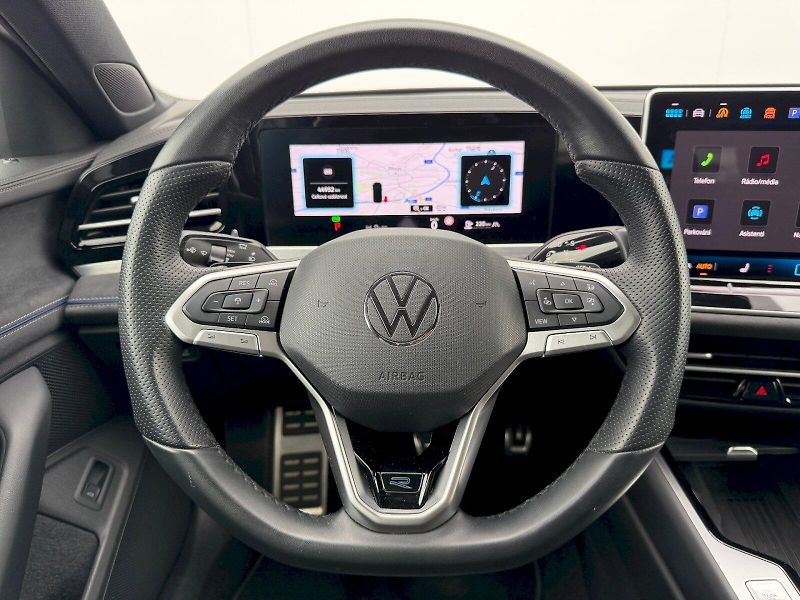 Volkswagen Passat (2024) 2.0 TDI 110 kW R-LINE - fotka 8 z 35