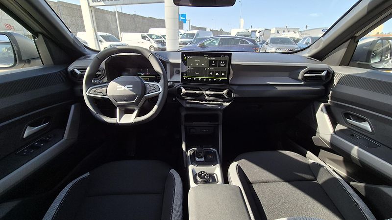 Dacia Duster (2026) Journey hybrid-G 150 4x4 - fotka 8 z 10