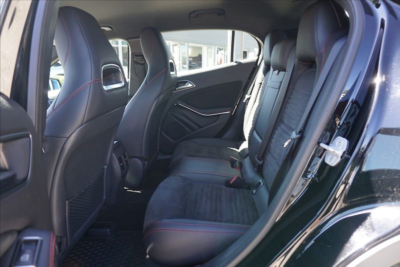 Mercedes-Benz GLA 2,1 220d 4M 1.maj ČR - fotka 17 z 17
