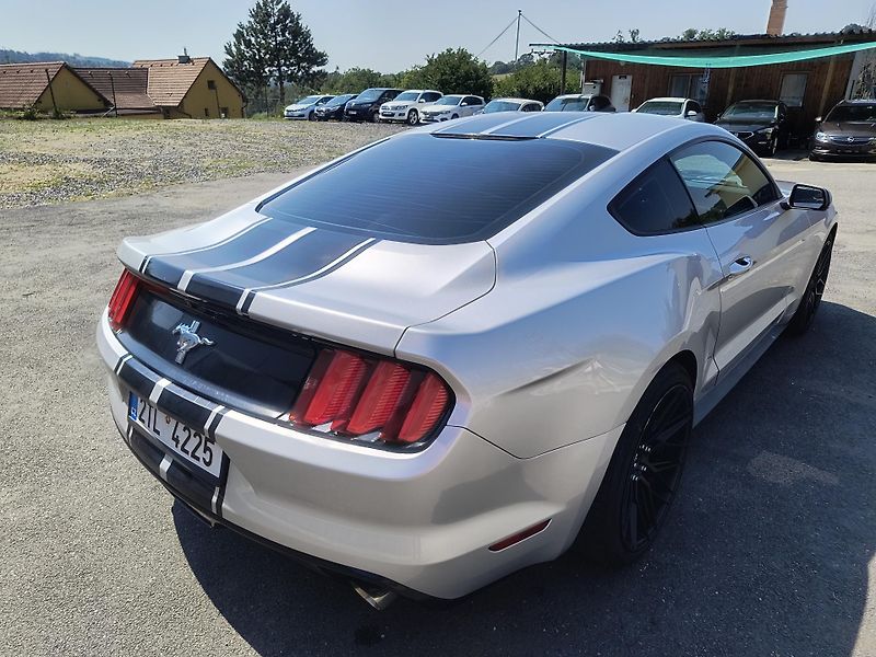 Ford Mustang (2016) 3.7 V6 225KW/AUTOMAT - fotka 13 z 46