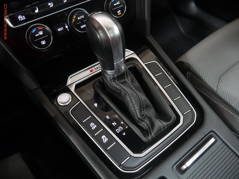 Volkswagen Passat (2015) 2.0TDI 4x4, DSG, navi, bixen - fotka 17 z 21