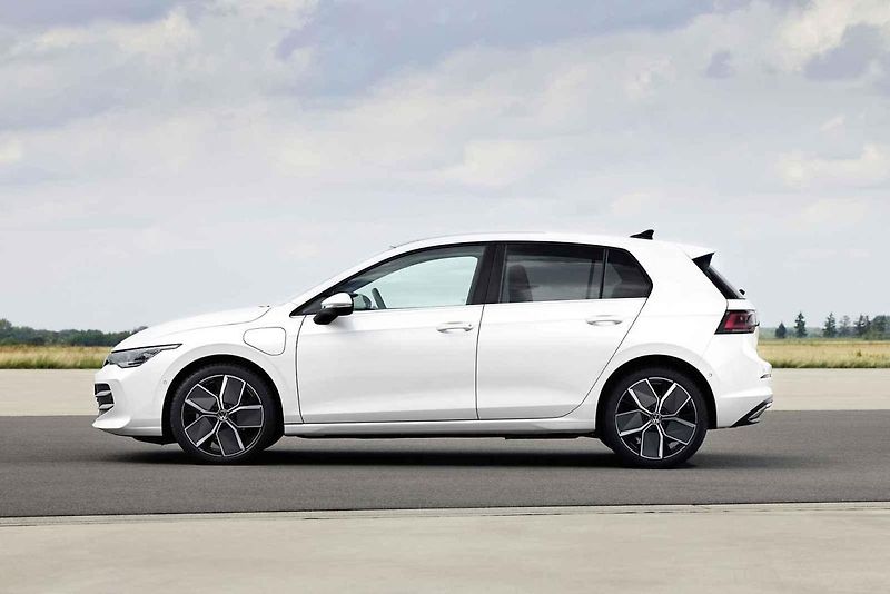 Golf je stále k mání ve verzích kombi, hatchback i GTI