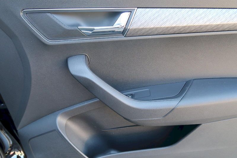 Škoda Karoq (2025) Top Selection 1,5 TSi/110 kW D - fotka 16 z 33