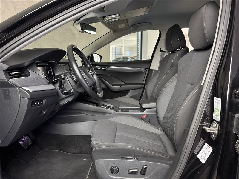 Škoda Octavia 1,4 TSi  iV DSG Style Virtual - fotka 20 z 49