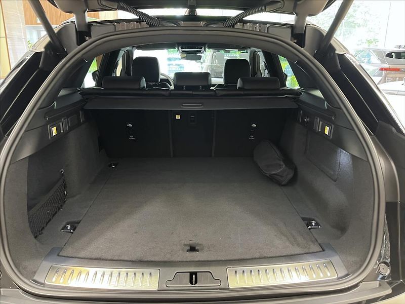 Land Rover Range Rover Velar (2026) 3,0 Dynamic SE D300 AWD - fotka 17 z 17