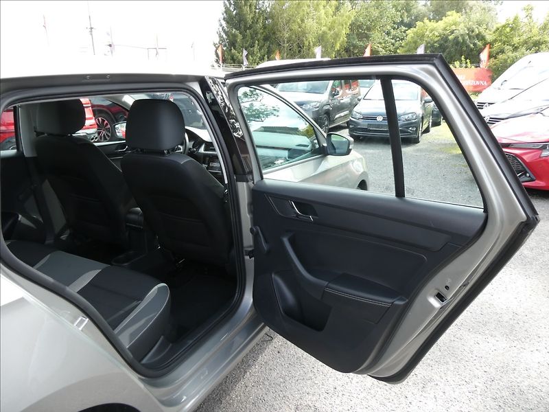 Škoda Rapid 1,2 TSi 81kW 1.MAJITEL,SERVISK - fotka 25 z 47