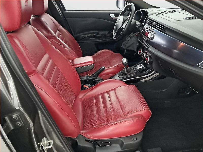 Alfa Romeo Giulietta (2010) 1.4 T MultiAir, Serv.kniha - fotka 9 z 19