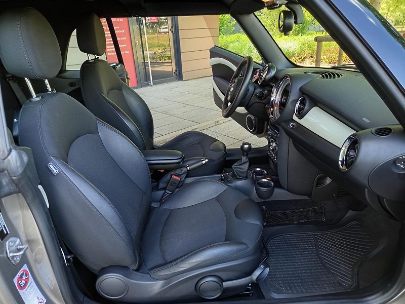 Mini Cooper (2013) One Cabrio,chili II,navi,xenon - fotka 15 z 27