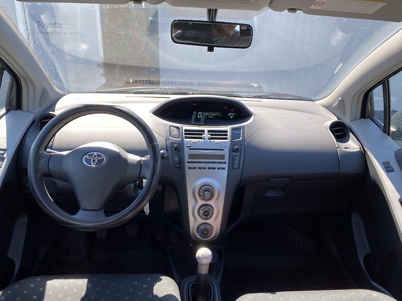 Toyota Yaris 1.3i, ČR, TerraCool, 2x kola - fotka 9 z 12