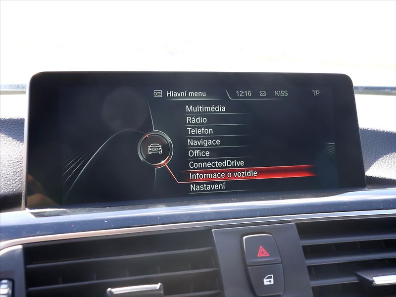 BMW Řada 3 2,0 320d xDrive 140kW Sport - fotka 20 z 32
