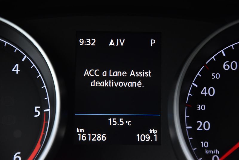Volkswagen Golf 1.6 TDi CR DSG COMFORTLINE,NAV - fotka 19 z 50