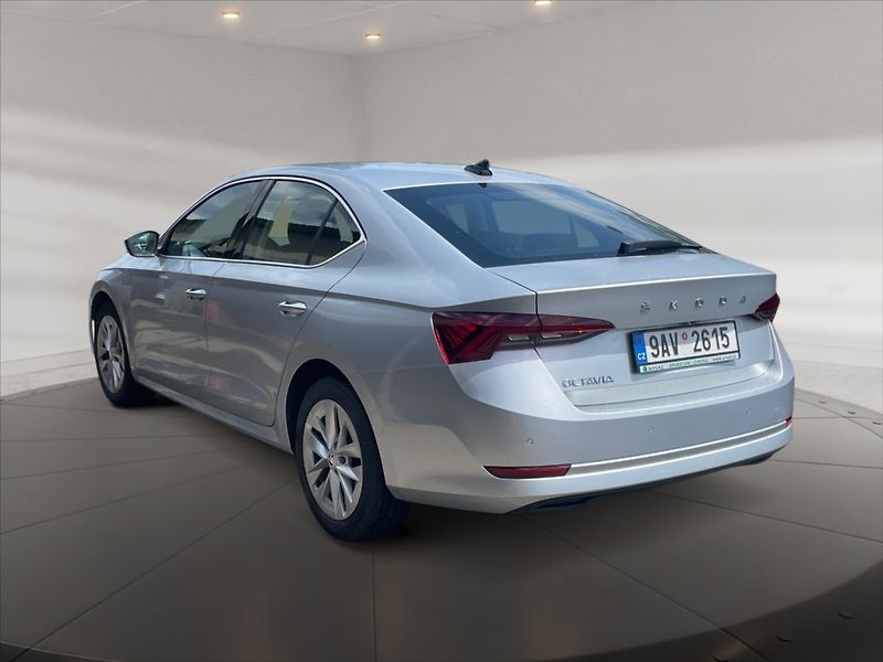Škoda Octavia 2,0 TDI 85 Style AT 5d - fotka 4 z 11