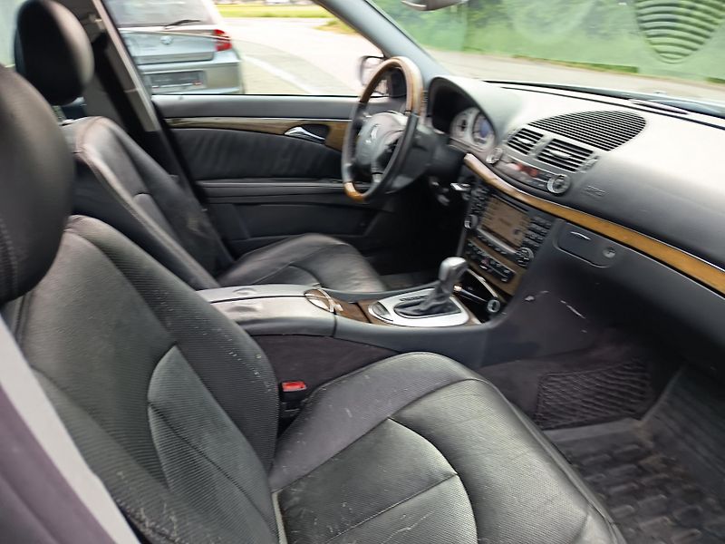 Mercedes-Benz Třídy E (2004) 3.2 165kw - fotka 28 z 40