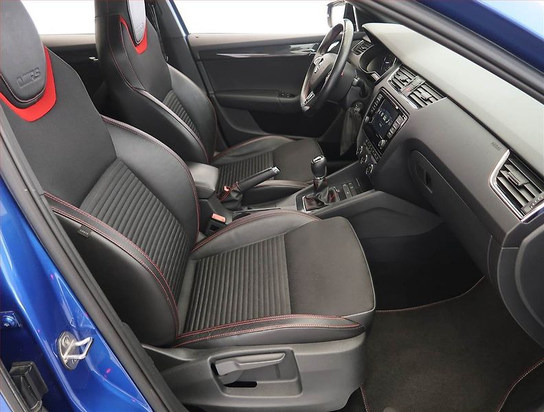 Škoda Octavia (2016) RS 2.0 TSI, Kůže, Bi-Xenony - fotka 9 z 25