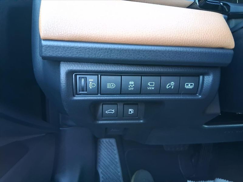 Toyota Camry 2,5 Hybrid 230 e-CVT Executive - fotka 12 z 18