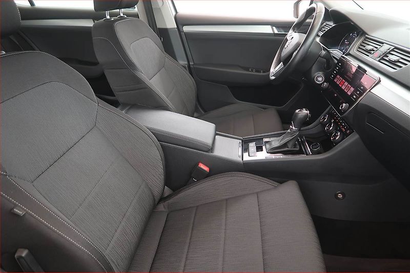Škoda Superb (2018) 2.0 TDI, Automat, Navi - fotka 9 z 17