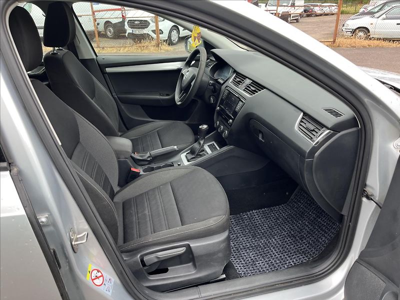 Škoda Octavia 1,6 TDi KLIMA TAŽNÉ SERVIS - fotka 10 z 34