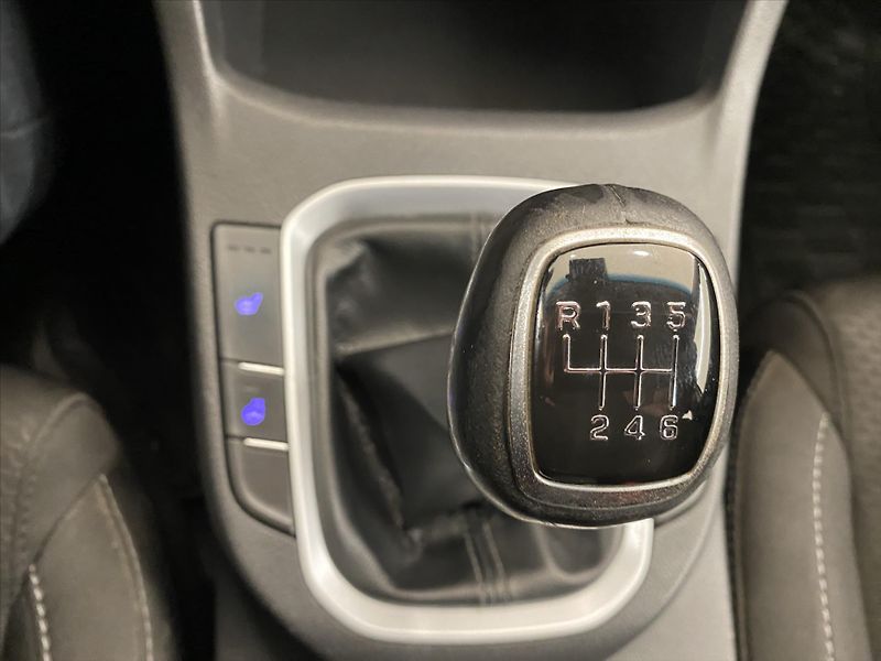 Hyundai i30 1,6 CRDi 81 kW Navi - fotka 19 z 24