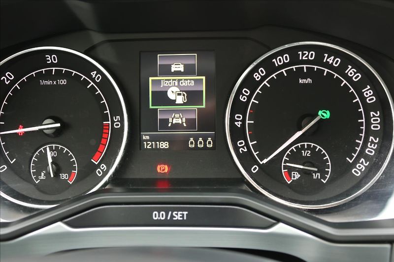 Škoda Superb 2,0 110Kw, ČR, Tažné - fotka 17 z 47