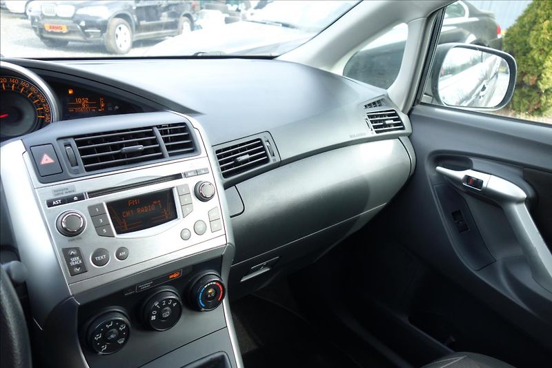 Toyota Verso 1,6 i 97KW, ČR, KLIMATIZACE. - fotka 30 z 31