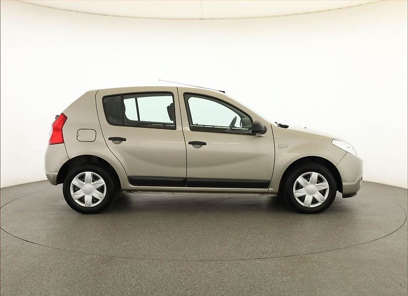 Dacia Sandero (2011) 1.2 16V, po STK, jezdí výborně - fotka 6 z 15