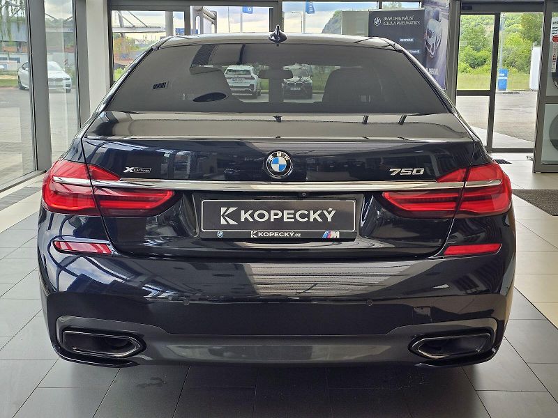 BMW Řada 7 750d xDrive - fotka 5 z 37