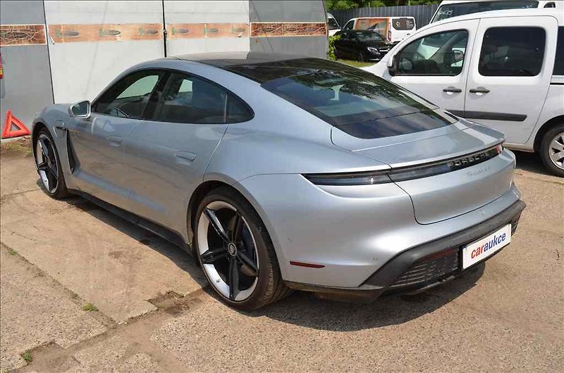 Porsche Taycan 4S - fotka 13 z 16