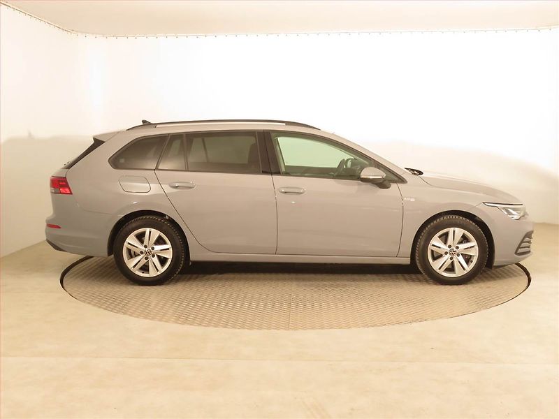 Volkswagen Golf (2023) 2.0 TDI, Navi, Tempomat - fotka 6 z 16