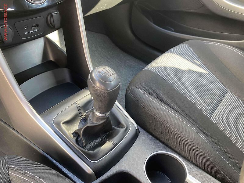 Hyundai i30 (2013) 1.4i, Klima - fotka 16 z 16