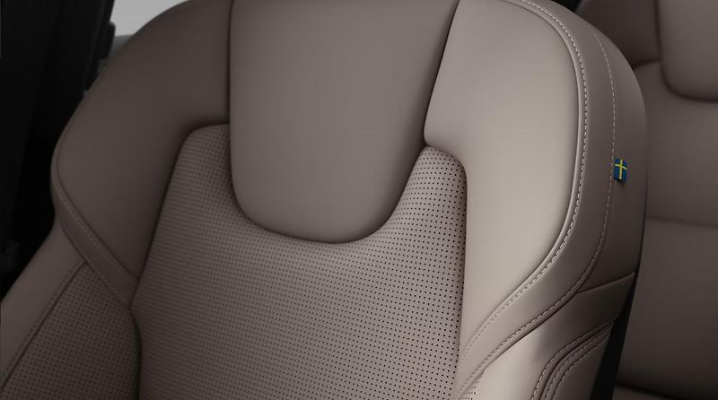 Volvo XC60 (2026) T8 ULTRA - fotka 7 z 13