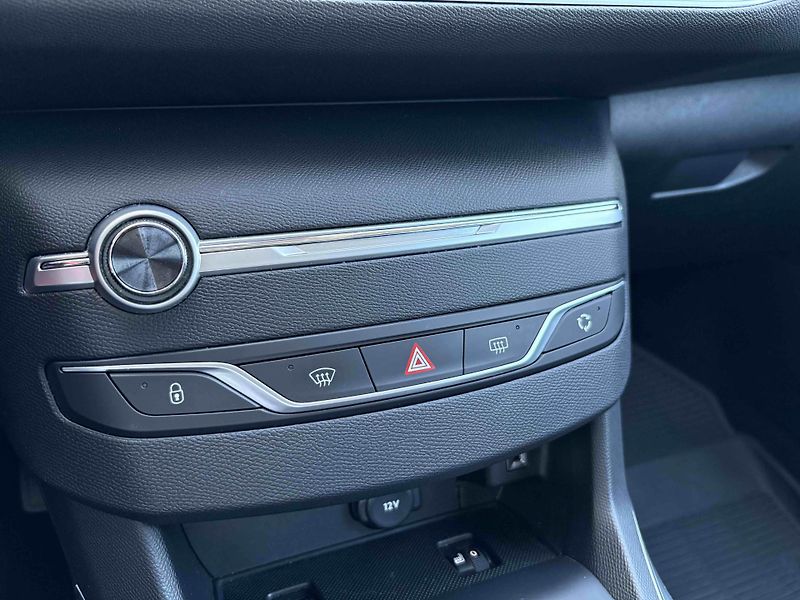 Peugeot 308 (2018) Allure 1.6 BlueHDi EAT6 - fotka 19 z 41