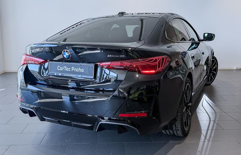 BMW i4 eDrive35 Gran Coupe - fotka 4 z 6