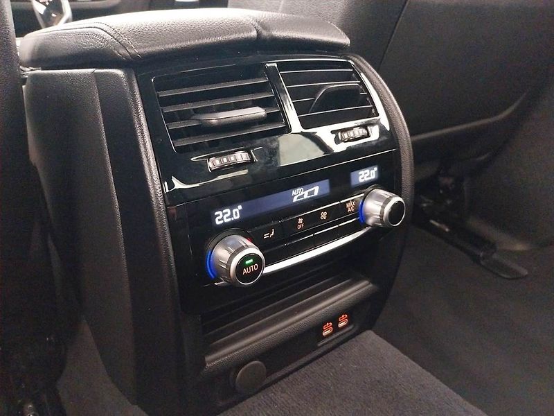 BMW Řada 5 (2023) 530d xDrive - fotka 16 z 27
