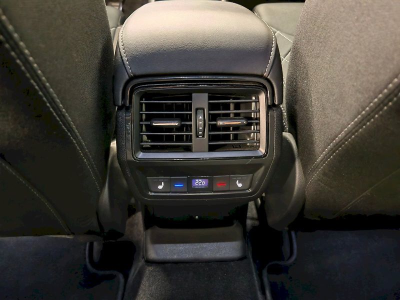 Škoda Karoq (2025) 1.5 TSI 110 kW Sportline - fotka 26 z 32