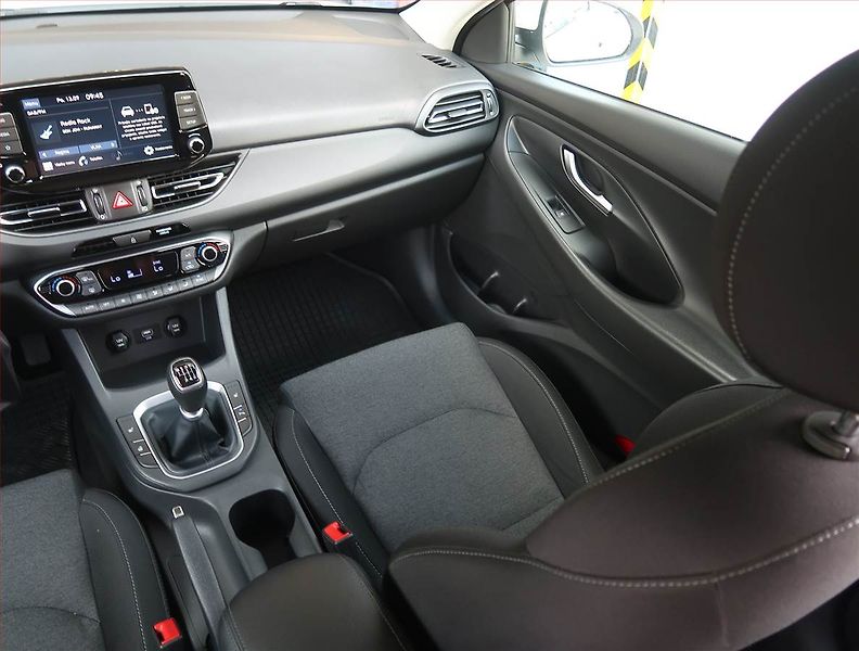 Hyundai i30 (2021) Family 1.6 CRDi, Serv.kniha - fotka 8 z 18